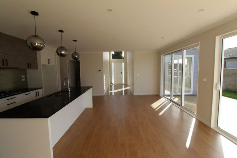 Photo of property in 17 Grove Way, Riverhead, 0820