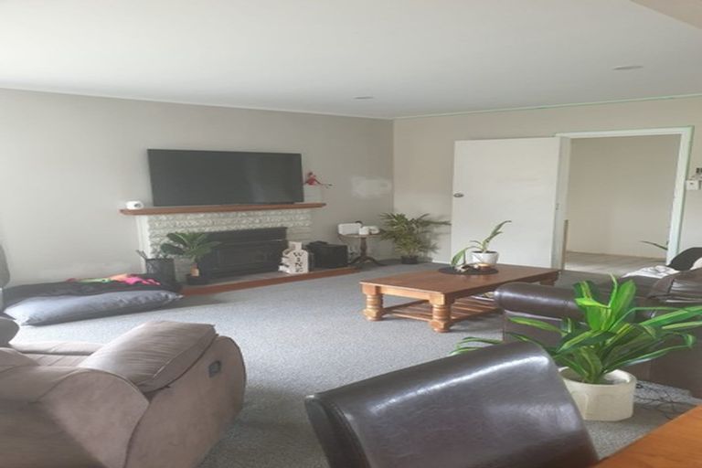 Photo of property in 10 Valley Road, Waiuku, 2123