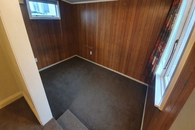 Photo of property in 28 Tarahua Road, Vogeltown, New Plymouth, 4310