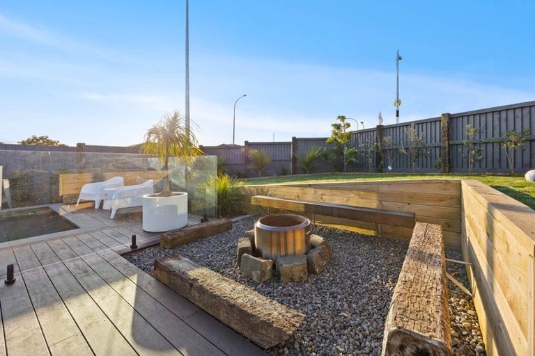 Photo of property in 2 Somerville Road, Shelly Park, Auckland, 2014