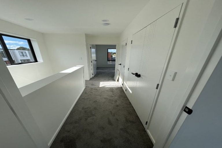Photo of property in 1/5 Hikurangi Street, Te Atatu Peninsula, Auckland, 0610