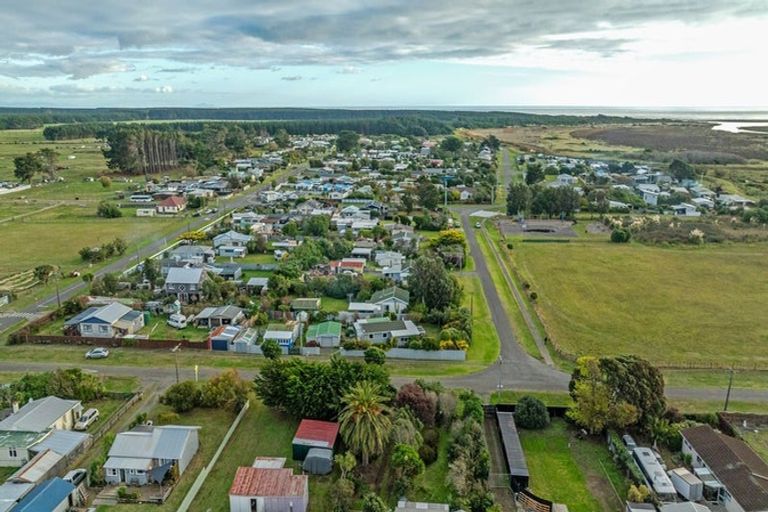 Photo of property in 24 Nuku Street, Tangimoana, 4822