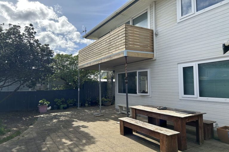 Photo of property in 207 Onepu Road, Lyall Bay, Wellington, 6022