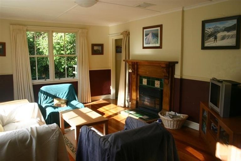 Photo of property in 16 Victory Avenue, Karori, Wellington, 6012