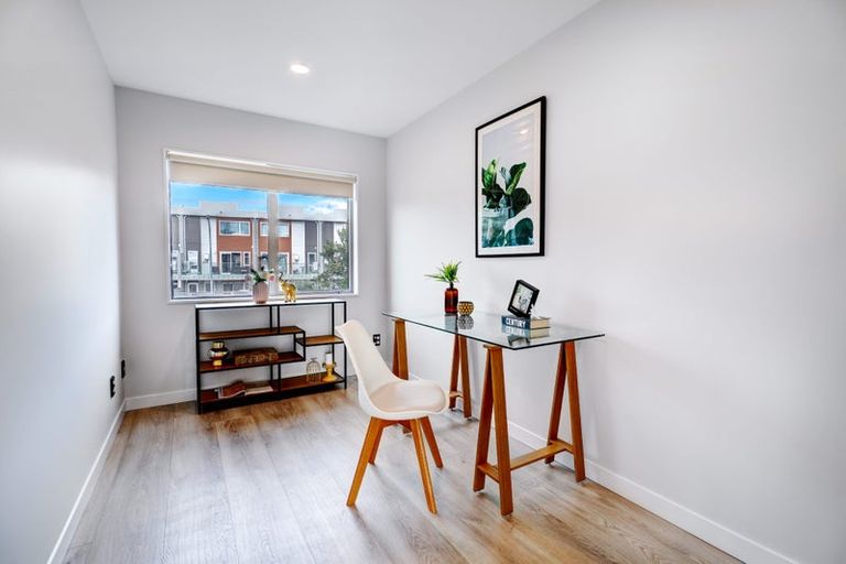 Photo of property in 2 Meritage Lane, Te Atatu South, Auckland, 0610