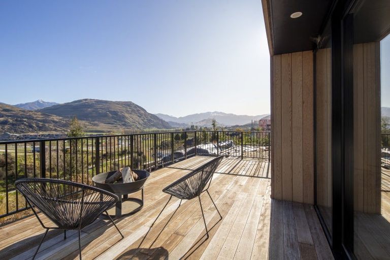 Photo of property in 11a Double Cone Road, Jacks Point, Queenstown, 9371