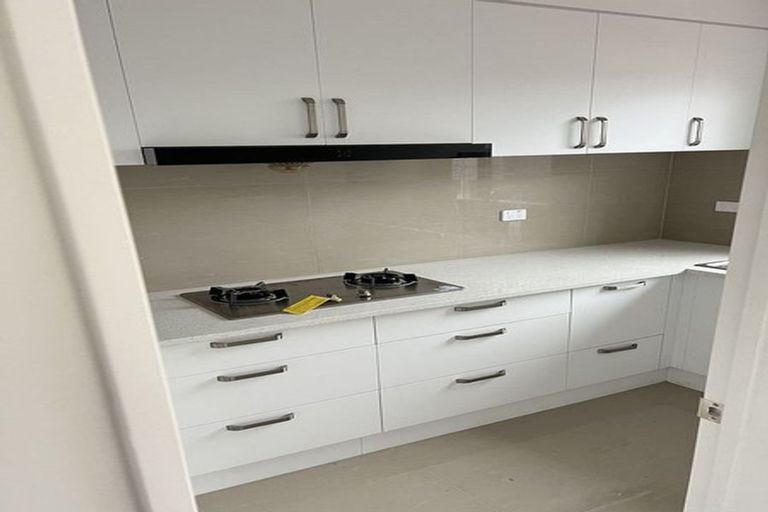 Photo of property in 28 Tiraumea Drive, Pakuranga, Auckland, 2010