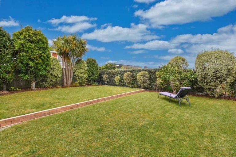Photo of property in 12 Currey Crescent, Milford, Auckland, 0620