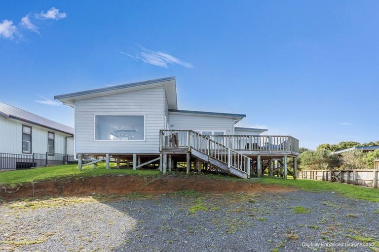 Photo of property in 4 Tua Tua Place, Baylys Beach, 0377