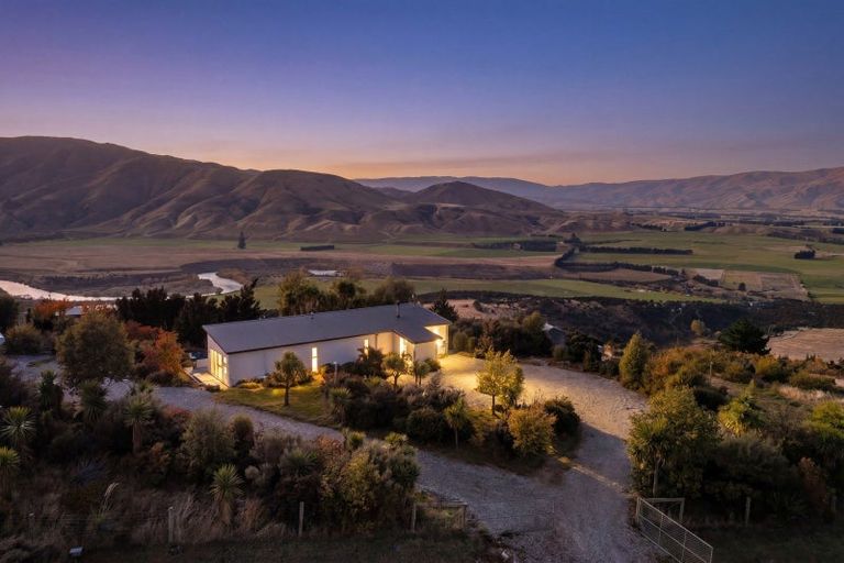 Photo of property in 71 Westreca Ridge Lane, Queensberry, Cromwell, 9383