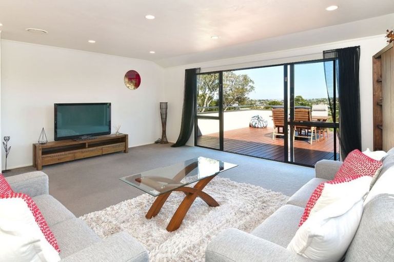 Photo of property in 20 John Road, Stanmore Bay, Whangaparaoa, 0932