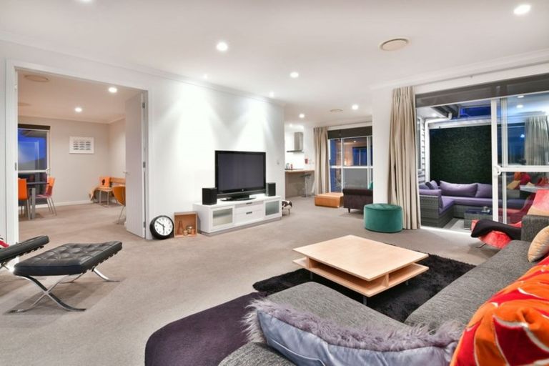 Photo of property in 56 Grovenor Drive, Orewa, 0931