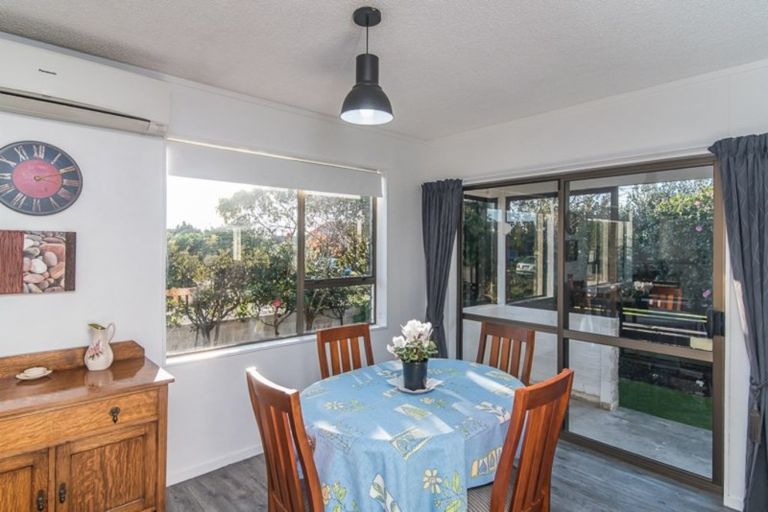 Photo of property in 34a Rewarewa Crescent, Waikanae, 5036