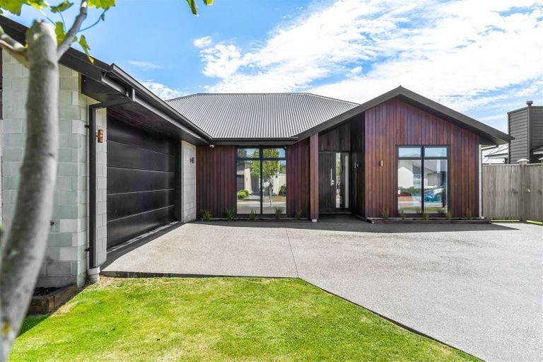 Photo of property in 31 Lewis Crescent, Rolleston, 7614