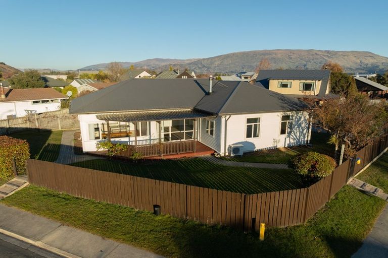 Photo of property in 8 Ragan Lane, Wanaka, 9305