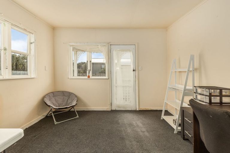 Photo of property in 12 Mahana Road, Paraparaumu Beach, Paraparaumu, 5032