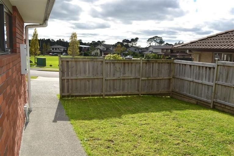 Photo of property in 12 Newbury Place, Schnapper Rock, Auckland, 0632