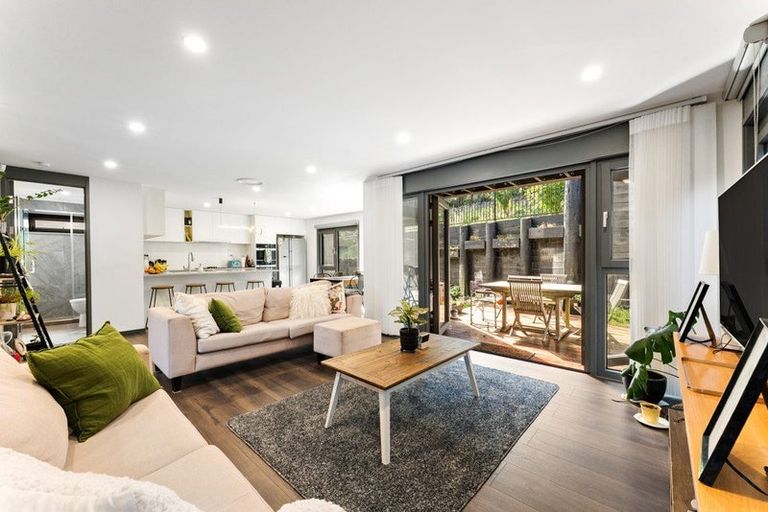 Photo of property in 48a Peter Terrace, Castor Bay, Auckland, 0620