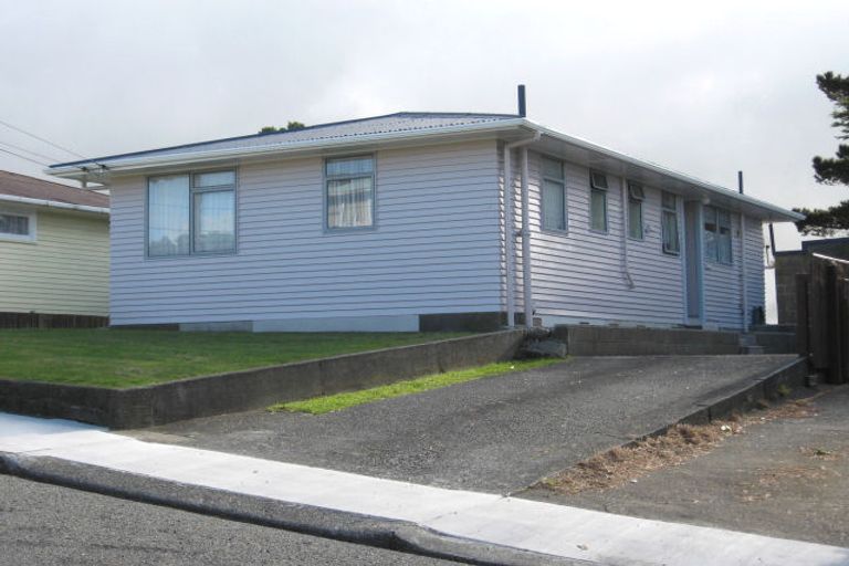 Photo of property in 20 Link Road, Newlands, Wellington, 6037