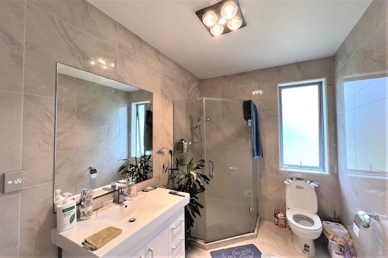 Photo of property in 27 Mantra Road, Massey, Auckland, 0614