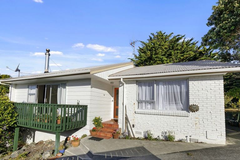 Photo of property in 19a Hicks Close, Whitby, Porirua, 5024