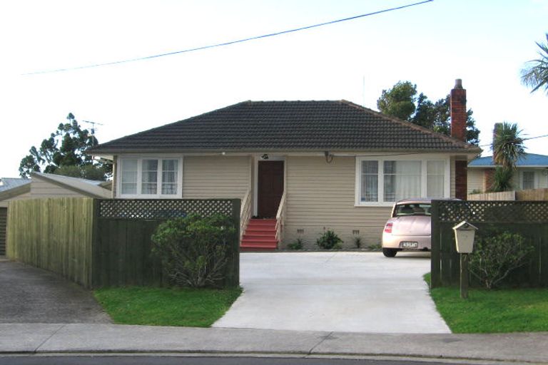 Photo of property in 1/7 Quiet Street, Te Atatu South, Auckland, 0610
