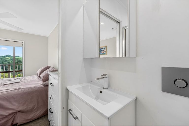 Photo of property in 11 Hillside Crescent, Leigh, 0985