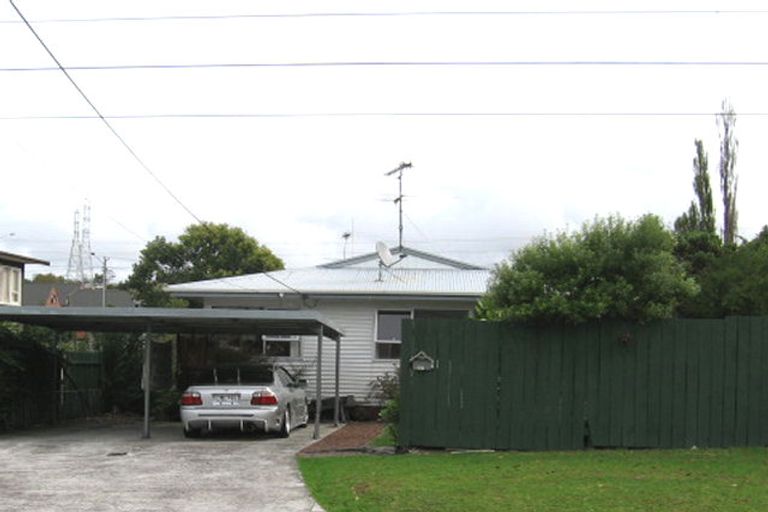 Photo of property in 27a Huruhuru Road, Massey, Auckland, 0614
