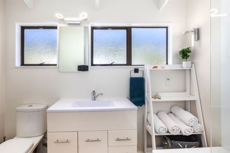 Photo of property in 9 Seagull Place, Whitby, Porirua, 5024