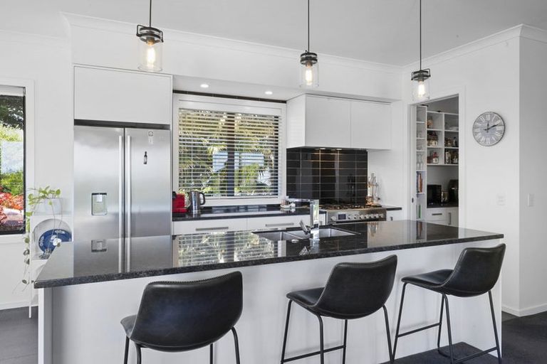 Photo of property in 438 Mangorei Road, Highlands Park, New Plymouth, 4312