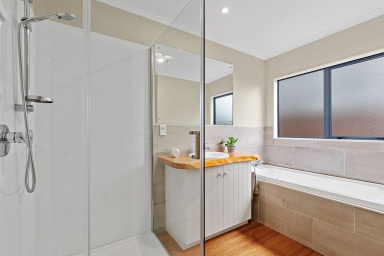 Photo of property in 43 Pohutukawa Road, Whenuapai, Auckland, 0618