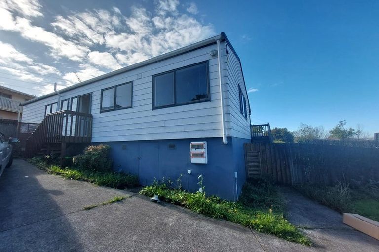 Photo of property in 10 Loughanure Place, Massey, Auckland, 0614