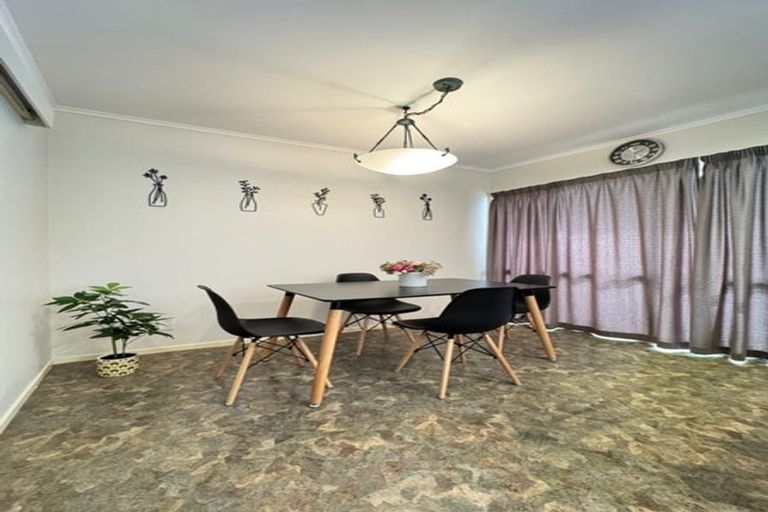 Photo of property in 7 Golf Road, New Lynn, Auckland, 0600
