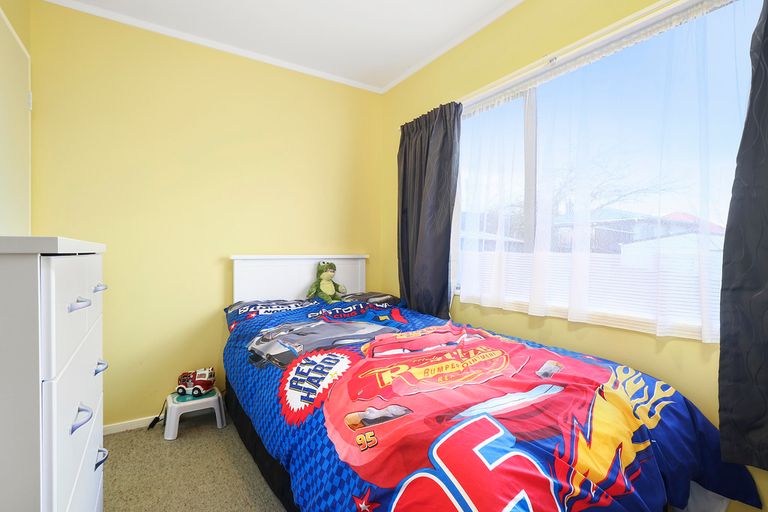 Photo of property in 1/62 Savoy Road, Glen Eden, Auckland, 0602