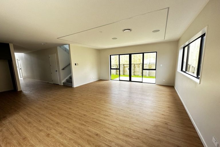 Photo of property in 8 Snuggery Loop, Orewa, 0931