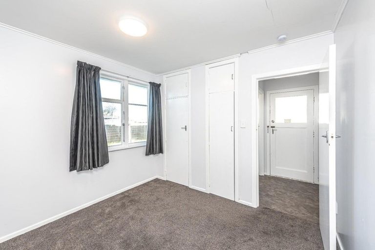 Photo of property in 1 Kupe Place, Castlecliff, Whanganui, 4501