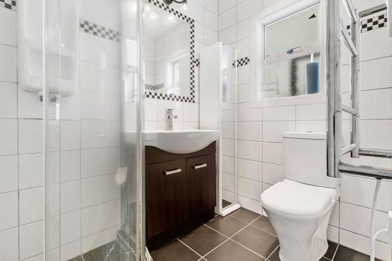 Photo of property in 9a Gloucester Road, Manurewa, Auckland, 2102