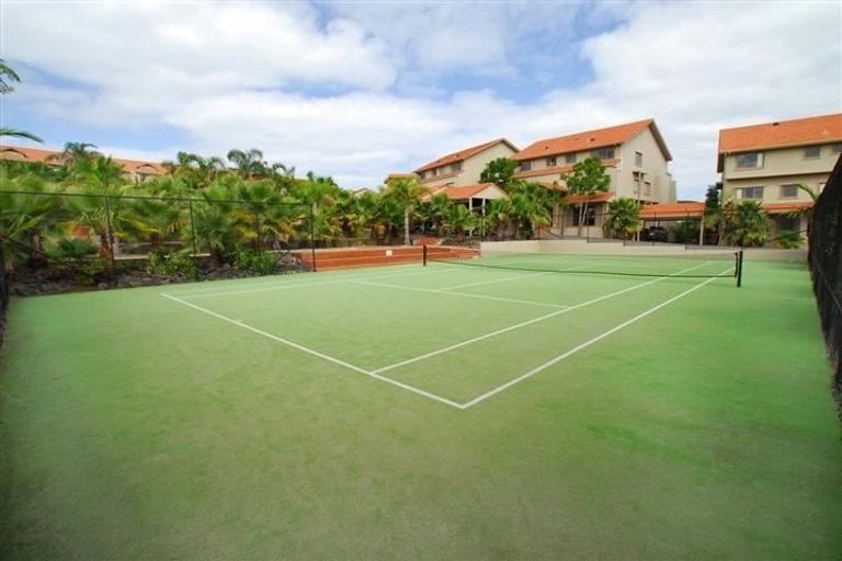 Photo of property in Santa Rosa, 4/340 Gulf Harbour Drive, Gulf Harbour, Whangaparaoa, 0930