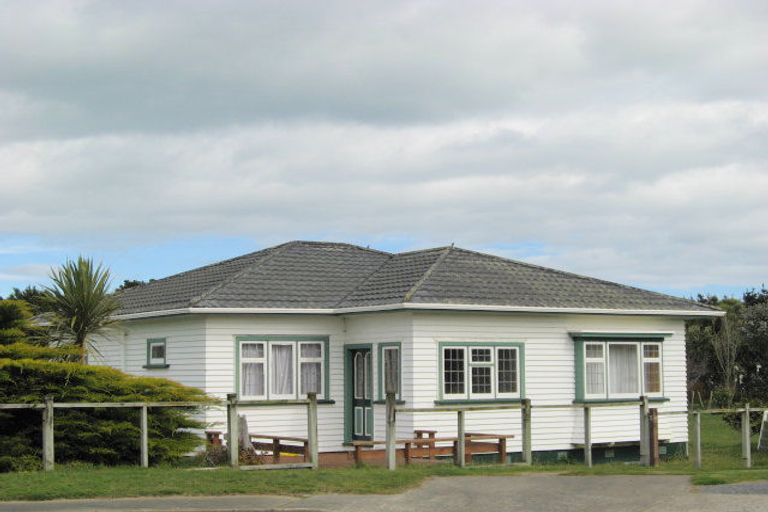 Photo of property in 6 Mavis Avenue, Waikawa Beach, Manakau, 5573