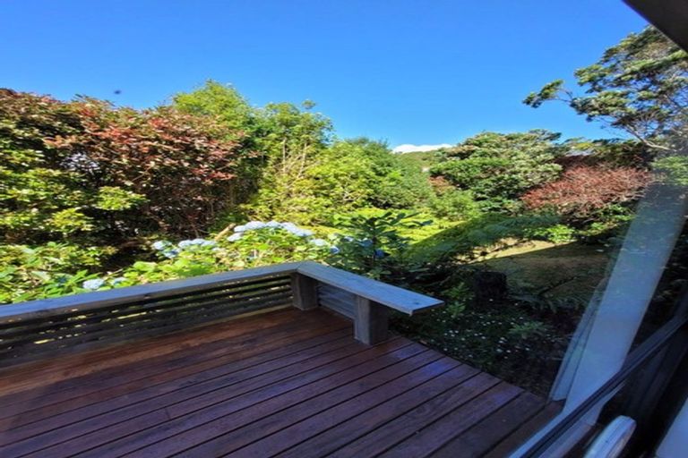 Photo of property in 15b Kinapori Terrace, Newlands, Wellington, 6037