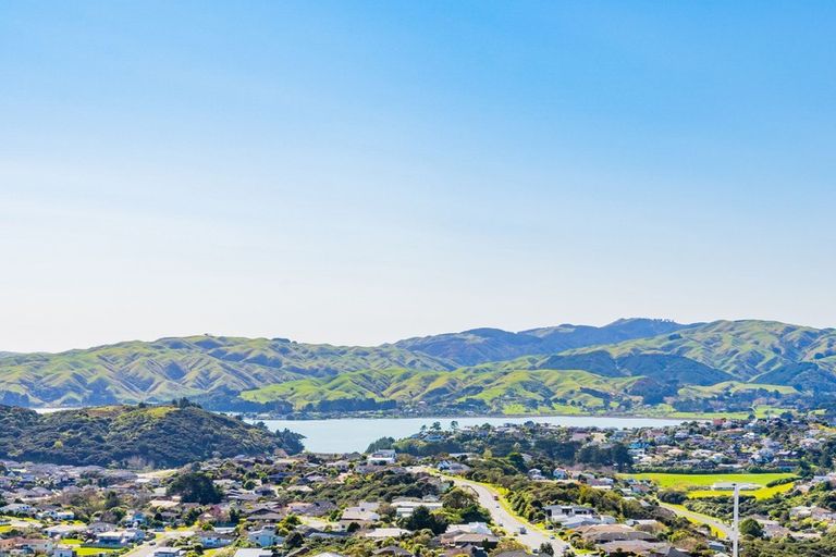 Photo of property in 3 Navigation Drive, Whitby, Porirua, 5024