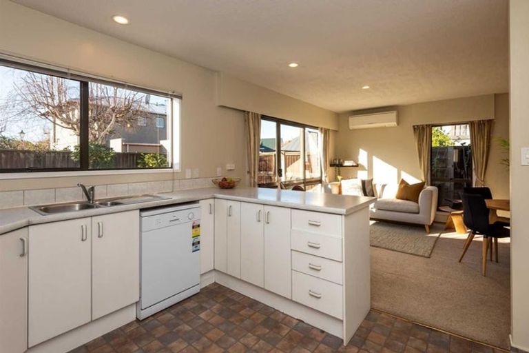 Photo of property in 11 Jamell Place, Avonhead, Christchurch, 8042