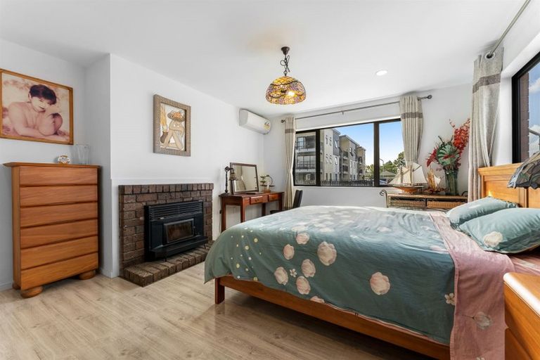 Photo of property in 9 Gwendoline Avenue, Te Atatu Peninsula, Auckland, 0610