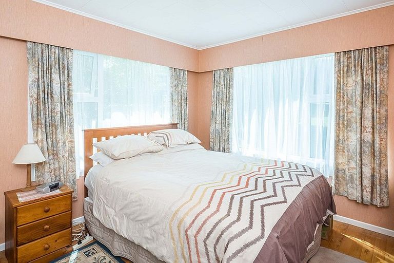 Photo of property in 22 Kaitawa Crescent, Paraparaumu, 5032