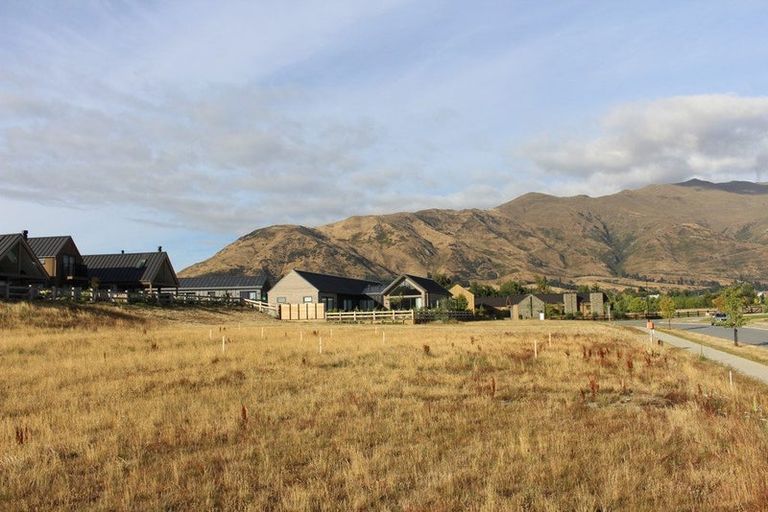 Photo of property in 6 Doug Ledgerwood Drive, Wanaka, 9305