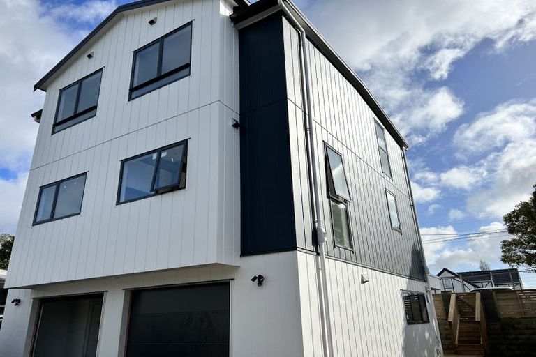 Photo of property in 43 Tirimoana Road, Te Atatu South, Auckland, 0602