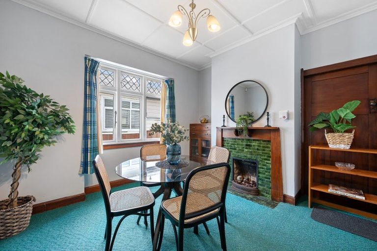 Photo of property in 70 Endeavour Street, Lyall Bay, Wellington, 6022