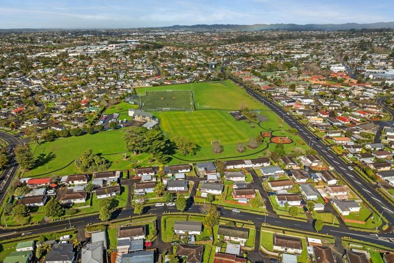 Photo of property in 2/79 Luanda Drive, Ranui, Auckland, 0612
