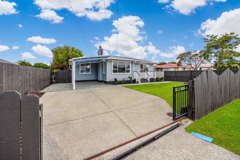 Photo of property in 114 Old Wairoa Road, Papakura, 2110