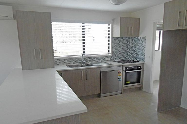Photo of property in 14 Crosby Road, West Harbour, Auckland, 0618
